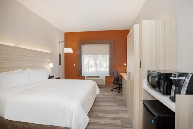 غرفة بسرير كينج لذوي الإعاقة، Holiday Inn Express & Suites Phoenix - Glendale Sports Dist 2/3