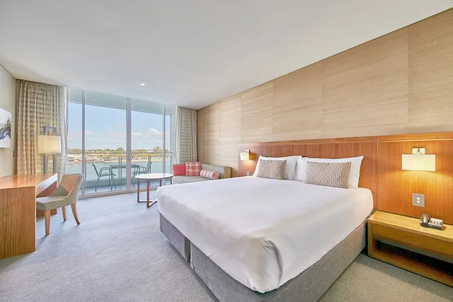 Superior, King Bed, Water View، The Sebel Mandurah 2/10