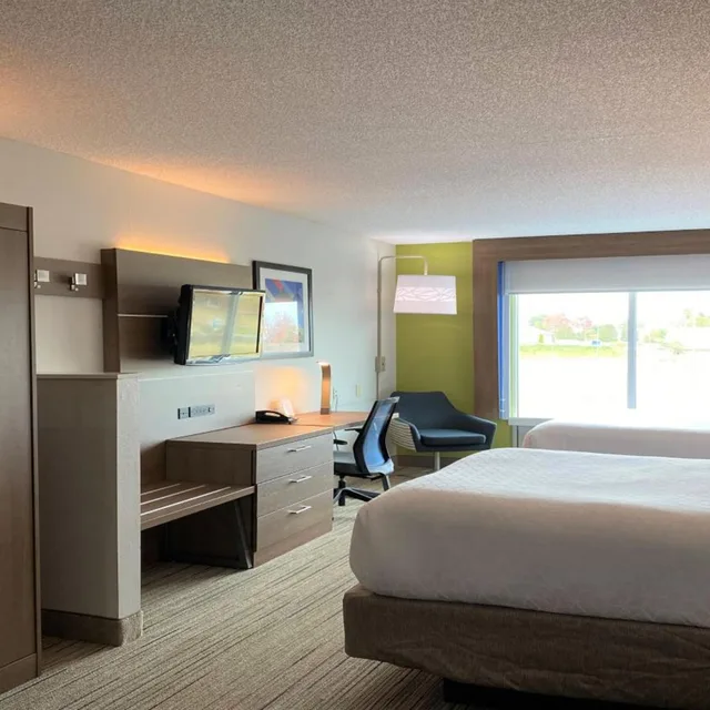 Suite, Queen Bed, Sofa, Holiday Inn Express Suites Somerset Central 4/10