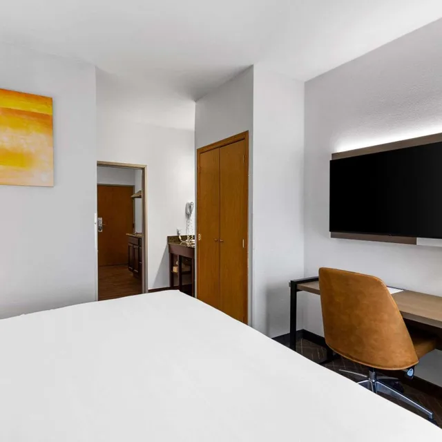 جناح بسرير كينج بجاكوزي، Comfort Inn & Suites Kenosha-Pleasant Prairie 5/10