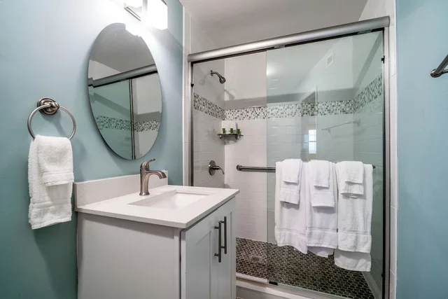 غرفة قياسية بسرير كوين لذوي الإعاقة، Rainbow Bend Resort 3/5