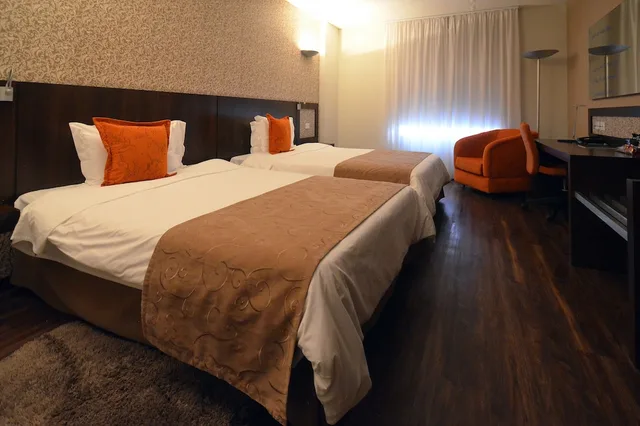 Deluxe, Twin Beds, Quality Hotel Curitiba 1/3