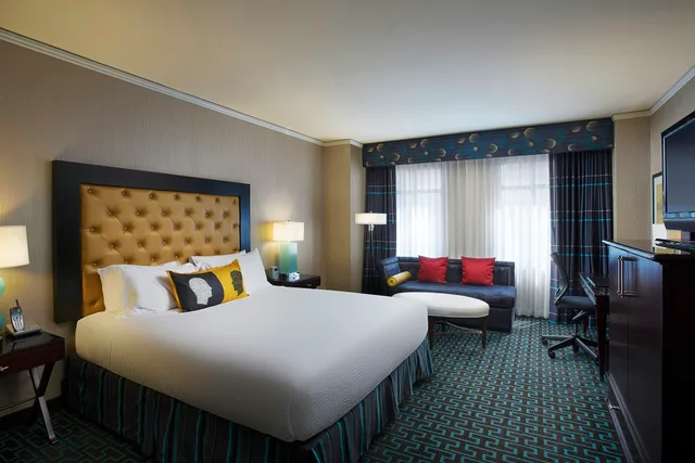 غرفة بسرير كينج بإطلالة على الجبل، Juniper Hotel Cupertino, Curio Collection By Hilton 3/3