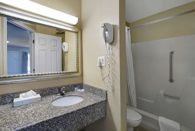 Deluxe, 2 Queen Beds, Motel6 Washington, PA 6/8