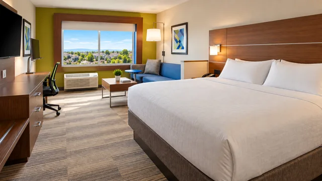 جناح بسرير كينج، Holiday Inn Express Suites Boise Airport 1/4