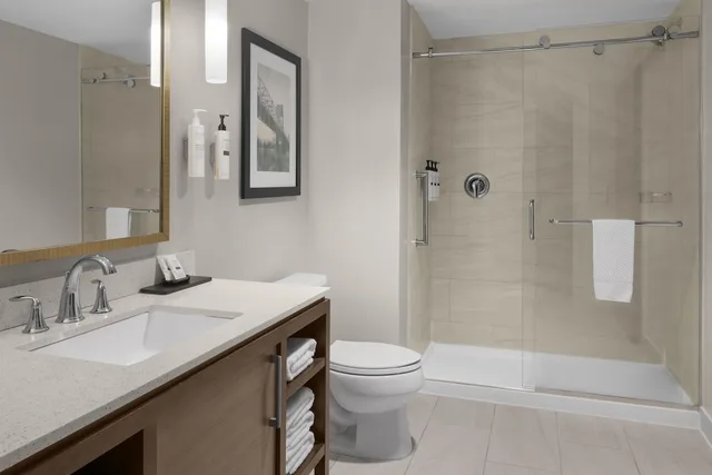جناح استوديو بسرير كينج مع أريكة، Embassy Suites by Hilton Wilmington Riverfront 2/4
