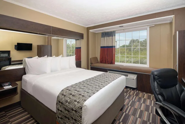 غرفة بسرير كوين، Microtel Inn & Suites by Wyndham Columbia/Fort Jackson N 1/2
