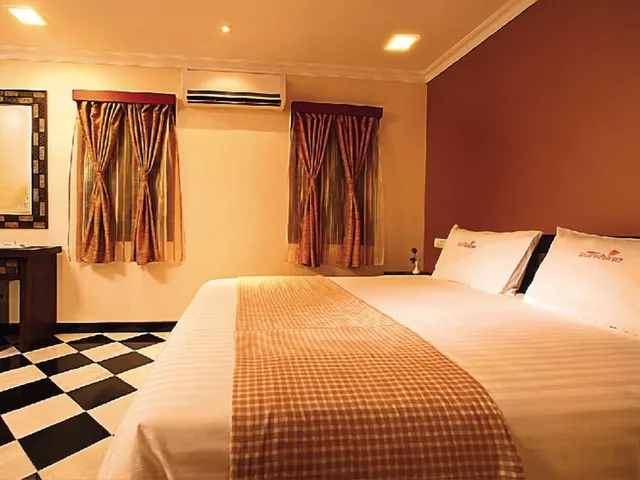 Luxury, King Bed, MEENAKSHI'S SUNSHINE HOTEL 3/4
