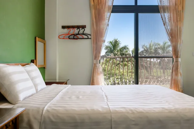 Room, Queen Bed, Balcony, Xl، Summer Garden Bed And Breakfast 4/10
