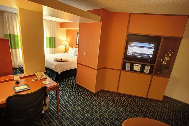 جناح تنفيذي بسرير كينج مع أريكة، Fairfield Inn Suites By Marriott Mt Vernon Rend Lake 2/2