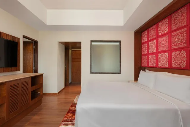 Executive, Suite, King Bed, Garden View, Club Lounge Access, The Soaltee Kathmandu 2/3