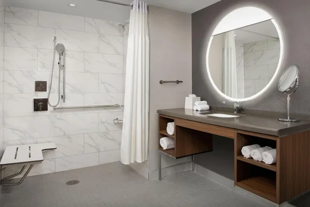 غرفة بسرير كينج في طابق مرتفع، Courtyard by Marriott Washington, DC Dupont Circle 9/10