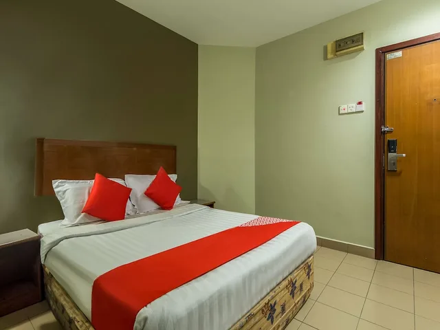 Standard Double, Super OYO 828 Comfort Hotel Shah Alam 2/4