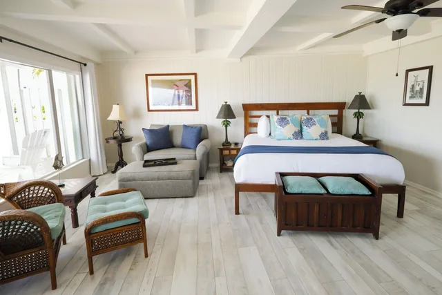2 Bedrooms, Premium, Suite, King and Queen Bed, Bay View, Kitchen، Coconut Palm Inn 1/5