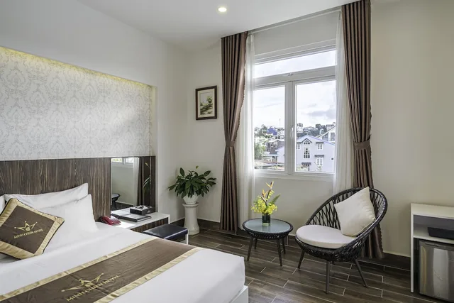 جناح بسرير كوين بشرفة، Minh Chien Hotel 3/5