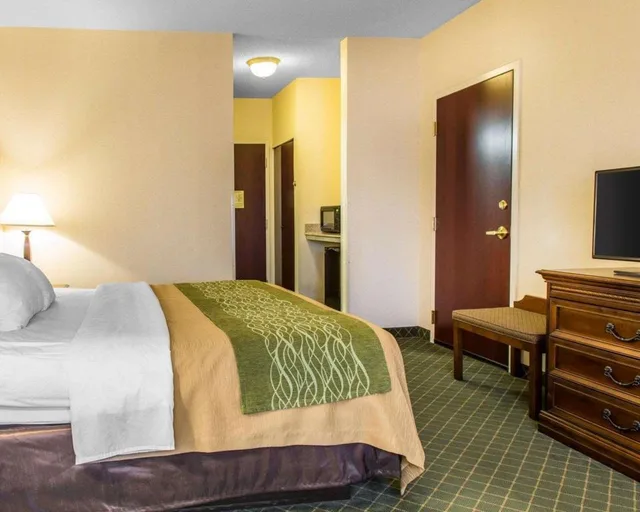 غرفة بسرير كوين لذوي الإعاقة، Comfort Inn East Windsor - Springfield 2/2