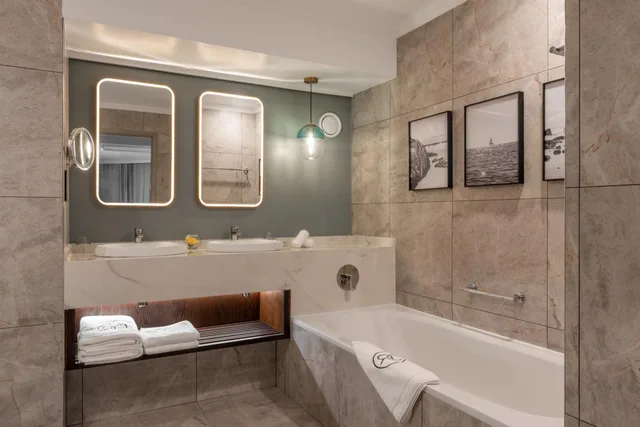 Collection, Premium, Marina View, Balcony، Radisson Collection Hotel, Waterfront Cape Town 6/6