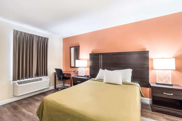 غرفة قياسية بسرير كينج، Econo Lodge Santee SC 3/4