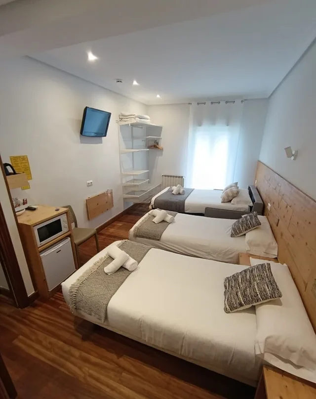 1 Bedroom, Family, Queen Bed, Beach Side, Sofa، Pensión Urkia 4/8