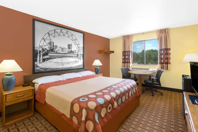 غرفة بسرير كينج، Super 8 Motel Boone 2/4