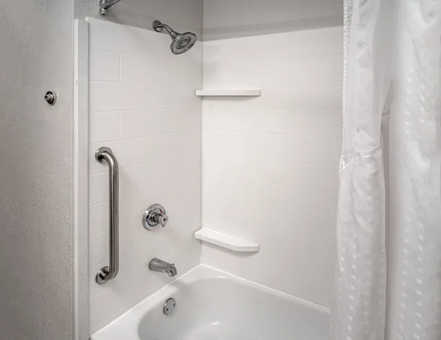 جناح بسرير كينج مع أريكة، Holiday Inn Express Hotel & Suites Pikeville 4/4