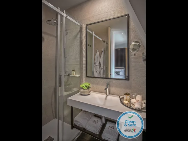 غرفة بريميوم بسرير كينج بإطلالة على المدينة، Hotel Moon and Sun Porto 7/8