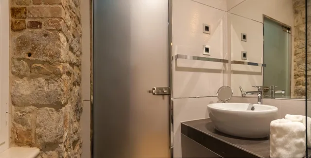 غرفة كومفورت بسرير مزدوج أو سريرين منفصلين في الطابق الأرضي، Heritage Hotel Antique Split 9/10