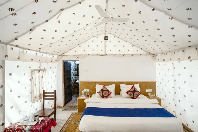 خيمة فاخرة بسرير كوين وسرير فردي، Dynasty Desert Camp 1/10