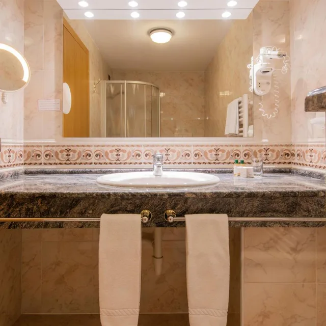 غرفة كومفورت بسرير مزدوج، Hotel Cesa Tyrol 8/8