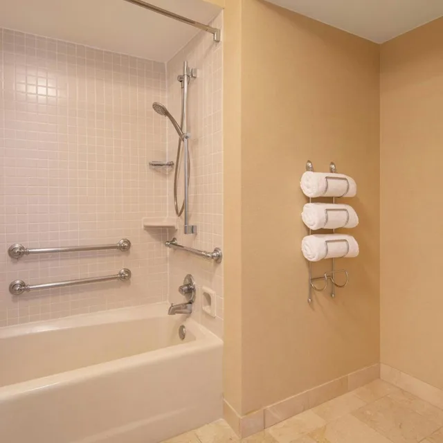 1 Bedroom, Suite, King Bed, Bay View، Marriott Newport Beach Bayview 6/7