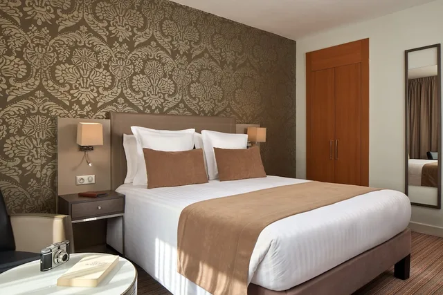 غرفة سوبيريور بسرير كوين بشرفة، Timhotel Opera Blanche Fontaine 2/2