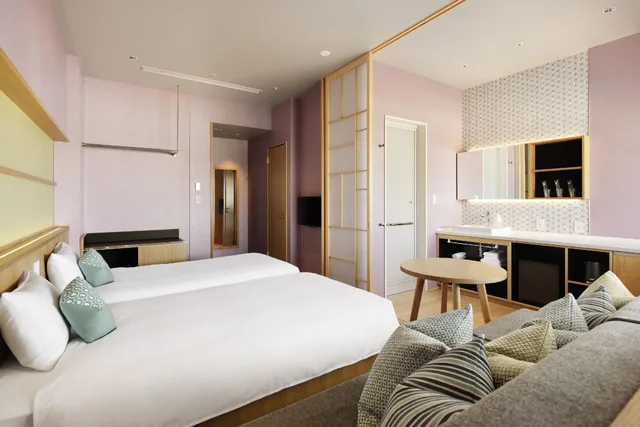 غرفة بسريرين منفصلين مع أريكة، OMO7 Osaka by Hoshino Resort 2/2