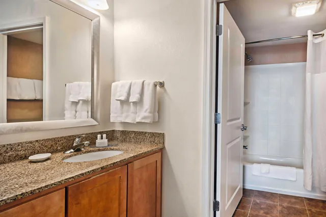 1 Bedroom, Suite, King Bed, Sofa, Residence Inn Mt Laurel At Bishop S Gate 3/5