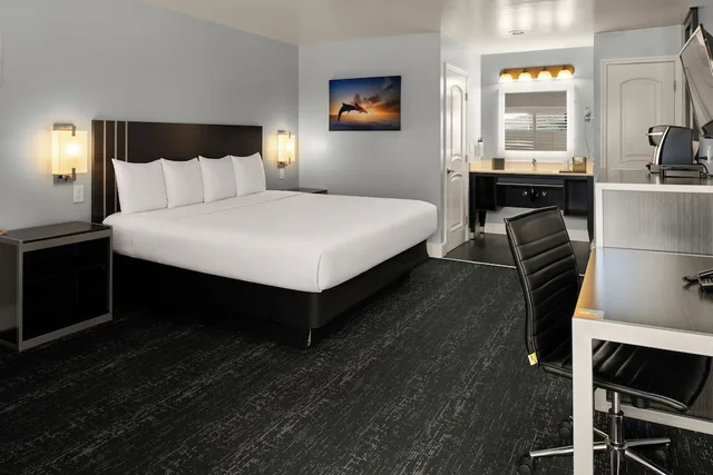 غرفة بسرير كوين، Pacific Inn Monterey 3/10