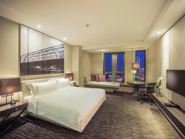 Room, King Bed, Queen Bed, City View, Club Floor، Pan Pacific Tianjin 1/2
