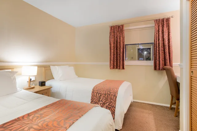 2 Bedrooms, Lodge، Pine Lake Resort 6/10