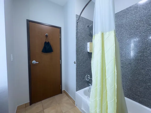 غرفة قياسية بسرير كينج، American Inn Madill 4/4