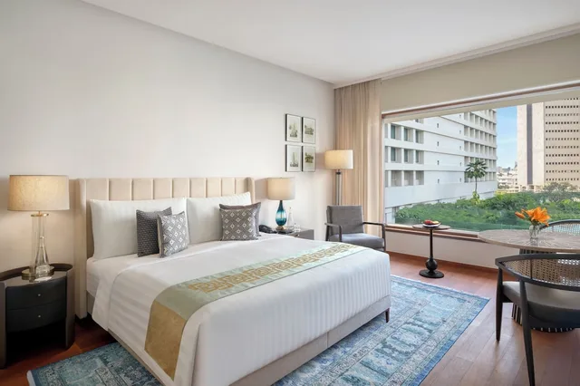 Premier, King Bed, The Oberoi Mumbai 3/4