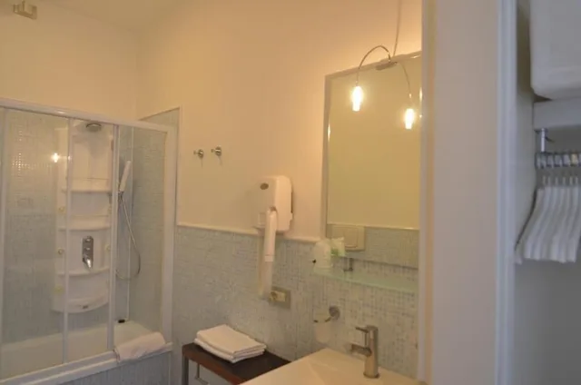 غرفة ديلوكس بسرير مزدوج بإطلالة على القناة بشرفة، Hotel Tiepolo 6/6