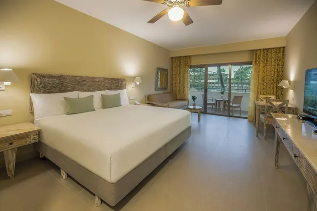 غرفة بريميوم في طابق مرتفع، Iberostar Waves Dominicana 1/4