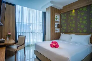 غرفة ديلوكس بسرير مزدوج أو سريرين منفصلين، Triizz Hotel Semarang by Royal Singosari (Formerly Faustine Semarang) 1/1