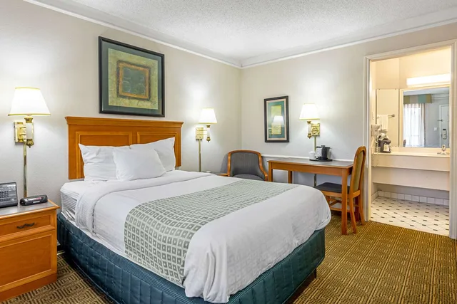غرفة بسرير مزدوج، Rodeway Inn Huntsville West 1/4