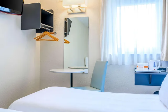 غرفة ثلاثية بثلاثة أسرّة، Comfort Hotel Paris Porte d Ivry 7/10