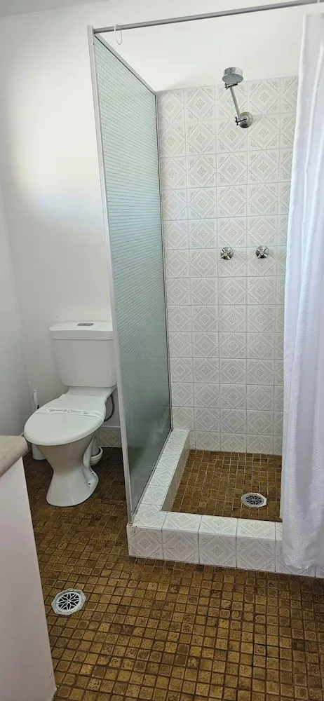 Family, Quadruple, Queen and Twin Beds, Accessible, Port O Call Motel 5/5