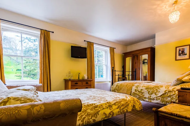 Superior, Double Bed, Bathtub, Broomfield House 2/7