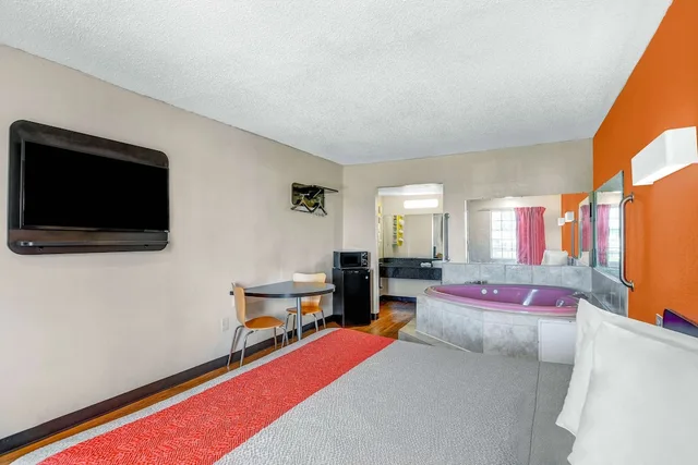 جناح بسرير كينج لغير المدخنين، Motel6 Calhoun, GA 5/8