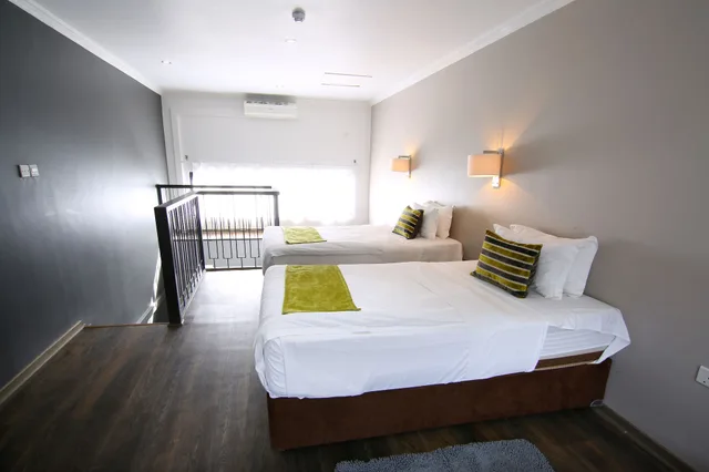 غرفة عائلية بسرير مزدوج وسريرين منفصلين، Travelodge Kasane 2/5