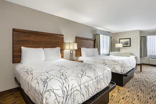 غرفة قياسية بسريرين كوين بإطلالة على النهر، Best Western Plus Columbia River Inn 7/10