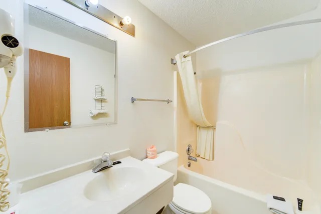 غرفة بسريرين مزدوجين للمدخنين، Capital O Amerihost Inn and Suites Kingdom City Hwy 54 MO 4/5