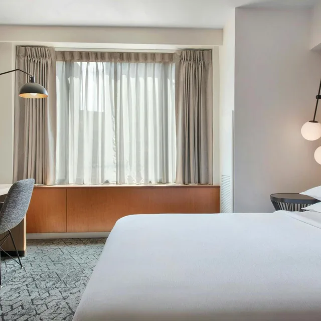 غرفة تقليدية بسرير كوين لذوي الإعاقة، SHERATON BOSTON HOTEL 3/10